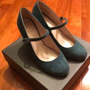 Vince Camuto teal suede Mary Jane wedges
